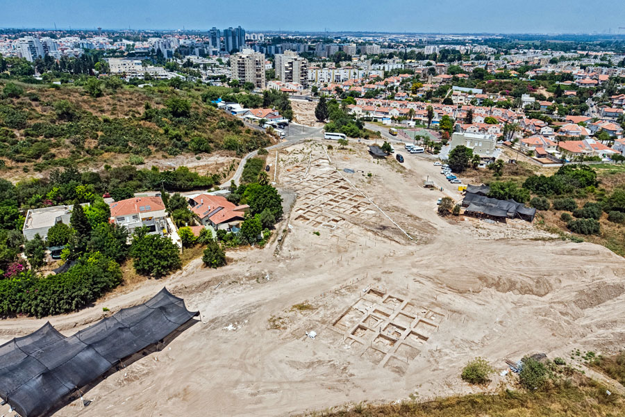 Das Ausgrabungsgelände liegt unmittelbar beim heutigen Yavne. 